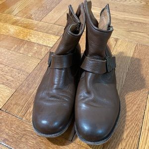 Brown Frye Tyler Engineer Ankle Boots | 7